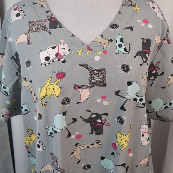 Wonder Wink Scrub Top Cats Dogs Short Sleeve Gray Stretch V-Neck Size L Large - Picture 1 of 13